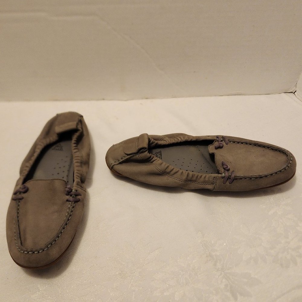 Size 9 Hush Puppies HPO2 Flex Suede Flats Excellent Condition! No Box